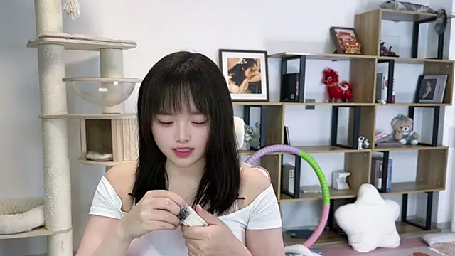 Chenjing0 online show from April 2026 01:06:02 PM