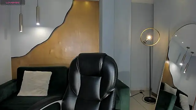 NiaSalvatore online show from February 2026 03:22:01 AM