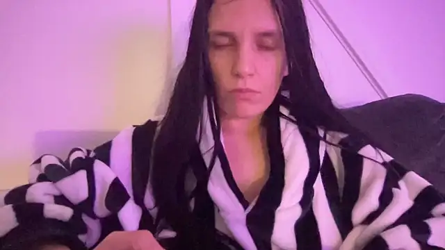 dixie leigh online show from January 2025 01:31:01 PM