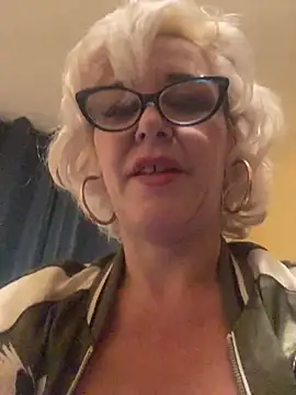 Snapshot of MarylinMoore chatting on January 2025 01:49:01 AM MarylinMoore online show from January 2025 01:49:01 AM