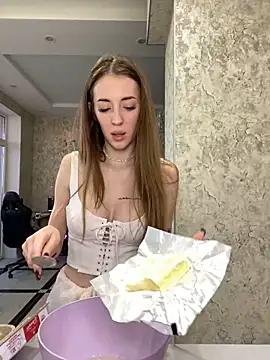 Evelyn Mooree online show from January 2025 05:52:02 AM