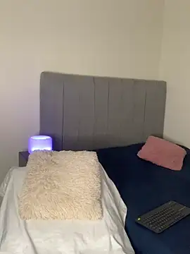 Snapshot of Julii- chatting on February 2025 03:52:02 AM Julii- online show from February 2025 03:52:02 AM