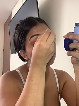 Snapshot of Julii- chatting on October 2025 05:47:01 PM Julii- online show from October 2025 05:47:01 PM