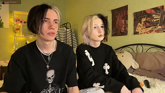 Snapshot of VeryRare_TwinS chatting on October 2025 07:44:01 PM VeryRare TwinS online show from October 2025 07:44:01 PM
