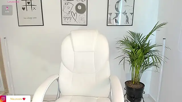 NiiaEvanss online show from March 2025 08:41:02 PM