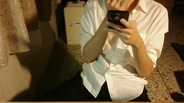 Snapshot of KYU890428 chatting on May 2026 05:42:01 PM KYU890428 online show from May 2026 05:42:01 PM