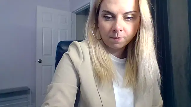 HappyIva online show from October 2025 12:31:02 AM
