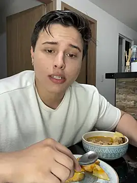 Snapshot of Thom_Ohtani chatting on January 2025 02:20:02 AM Thom Ohtani online show from January 2025 02:20:02 AM