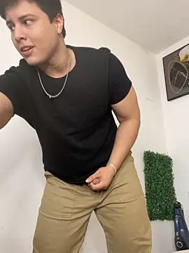 Snapshot of Thom_Ohtani chatting on January 2025 02:15:02 AM Thom Ohtani online show from January 2025 02:15:02 AM