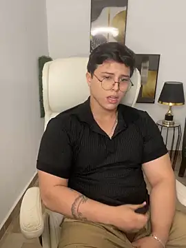 Snapshot of Thom_Ohtani chatting on January 2025 05:16:01 AM Thom Ohtani online show from January 2025 05:16:01 AM