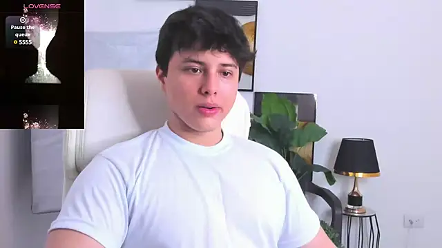 Snapshot of Thom_Ohtani chatting on February 2025 02:48:02 AM Thom Ohtani online show from February 2025 02:48:02 AM