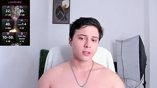 Snapshot of Thom_Ohtani chatting on February 2025 12:39:01 AM Thom Ohtani online show from February 2025 12:39:01 AM