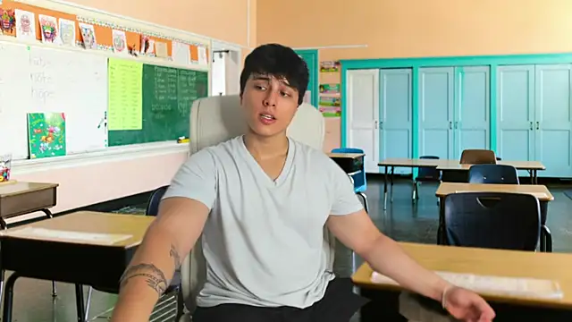 Snapshot of Thom_Ohtani chatting on February 2025 01:31:02 AM Thom Ohtani online show from February 2025 01:31:02 AM