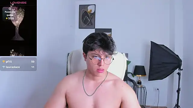 Snapshot of Thom_Ohtani chatting on February 2025 05:31:02 PM Thom Ohtani online show from February 2025 05:31:02 PM