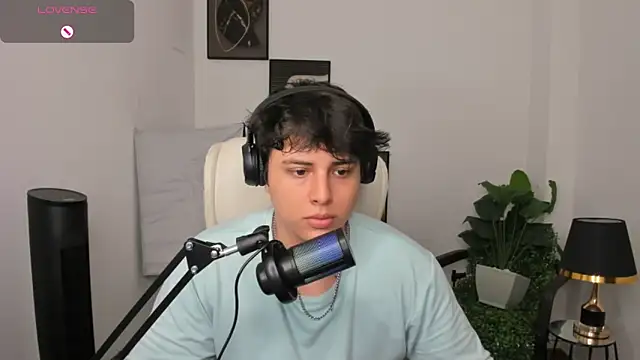 Snapshot of Thom_Ohtani chatting on March 2025 03:48:02 AM Thom Ohtani online show from March 2025 03:48:02 AM