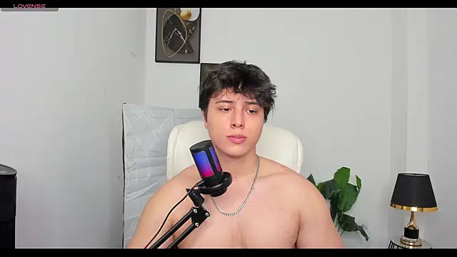 Snapshot of Thom_Ohtani chatting on March 2025 07:39:01 PM Thom Ohtani online show from March 2025 07:39:01 PM