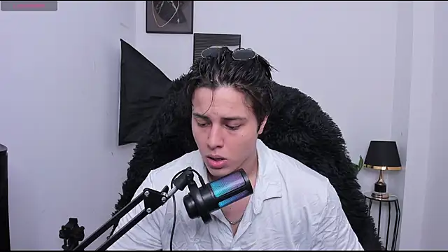 Snapshot of Thom_Ohtani chatting on March 2025 12:21:02 AM Thom Ohtani online show from March 2025 12:21:02 AM