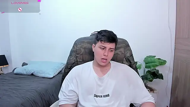 Snapshot of Thom_Ohtani chatting on September 2025 12:45:02 AM Thom Ohtani online show from September 2025 12:45:02 AM