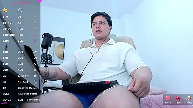 Snapshot of Thom_Ohtani chatting on October 2025 06:08:01 PM Thom Ohtani online show from October 2025 06:08:01 PM