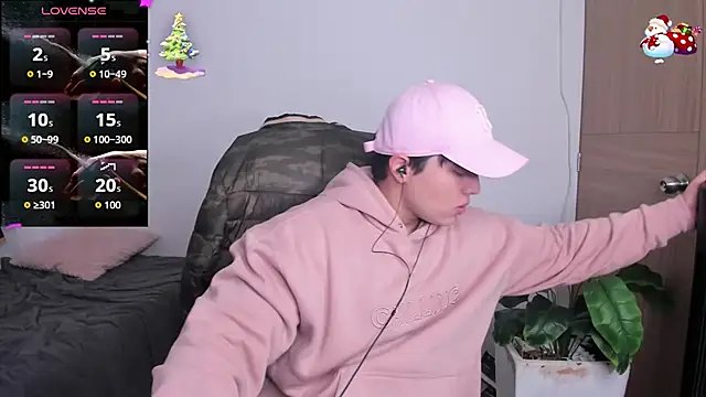 Snapshot of Thom_Ohtani chatting on November 2025 11:21:02 PM Thom Ohtani online show from November 2025 11:21:02 PM