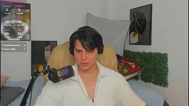 Snapshot of Thom_Ohtani chatting on May 2026 11:45:02 PM Thom Ohtani online show from May 2026 11:45:02 PM