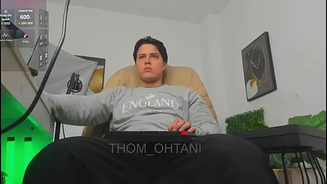 Snapshot of Thom_Ohtani chatting on June 2026 02:10:01 AM Thom Ohtani online show from June 2026 02:10:01 AM
