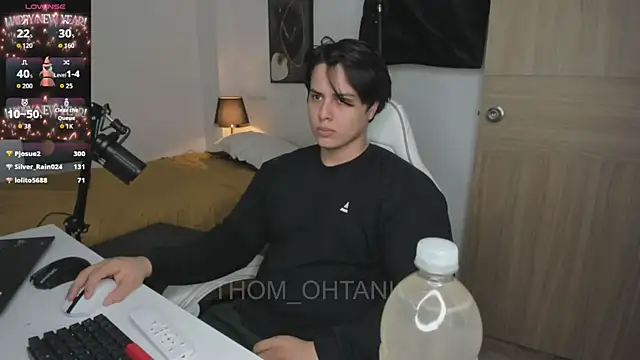 Snapshot of Thom_Ohtani chatting on July 2026 12:24:01 AM Thom Ohtani online show from July 2026 12:24:01 AM