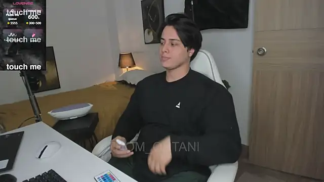 Snapshot of Thom_Ohtani chatting on July 2026 02:05:17 AM Thom Ohtani online show from July 2026 02:05:17 AM