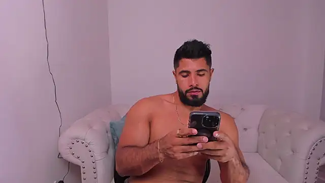 Santiago huntt online show from December 2024 09:37:02 PM