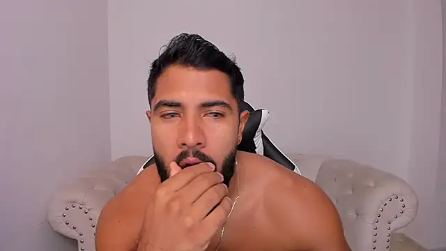 Santiago huntt online show from January 2026 12:32:01 PM