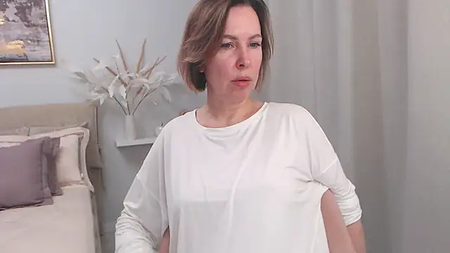 AnnyUBright online show from March 2026 01:55:01 PM