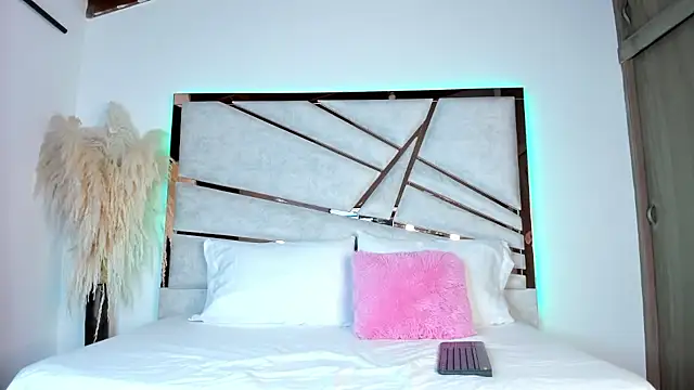 ssofijohnsonx online show from February 2025 03:40:01 PM