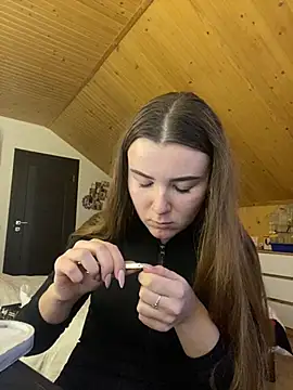 mewKate online show from March 2025 04:18:01 PM