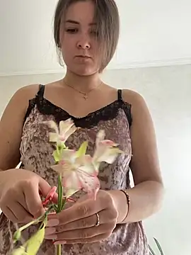 mewKate online show from July 2026 01:13:02 PM