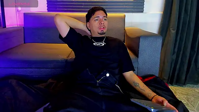 EnriquevillaF online show from September 2025 11:58:01 AM