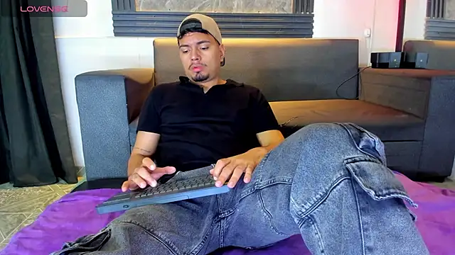 EnriquevillaF online show from October 2025 12:59:01 PM