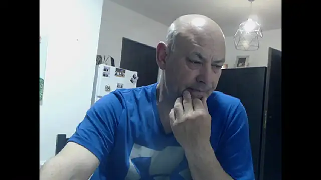 adryanyou46 online show from April 2026 07:05:01 PM