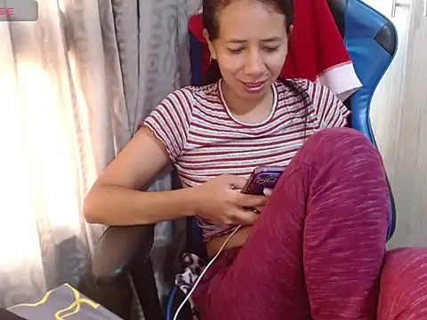 Danielagomez33 online show from April 2026 01:06:02 PM