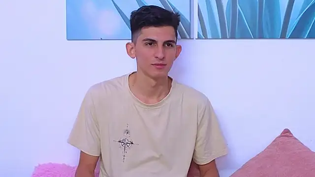 Ana and Leo online show from December 2025 02:14:02 PM