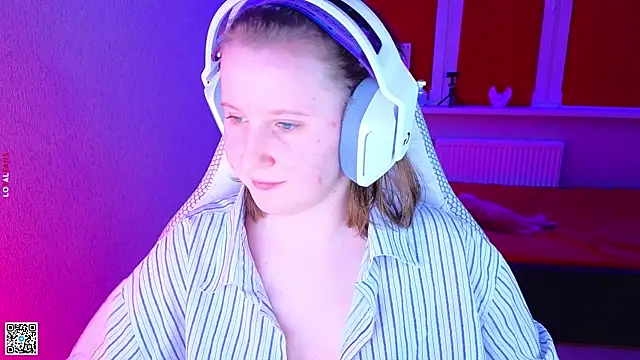 mon lola online show from November 2025 02:27:02 PM