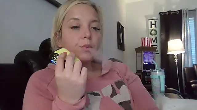 Snapshot of JennaLynn785 chatting on February 2025 07:52:02 PM JennaLynn785 online show from February 2025 07:52:02 PM