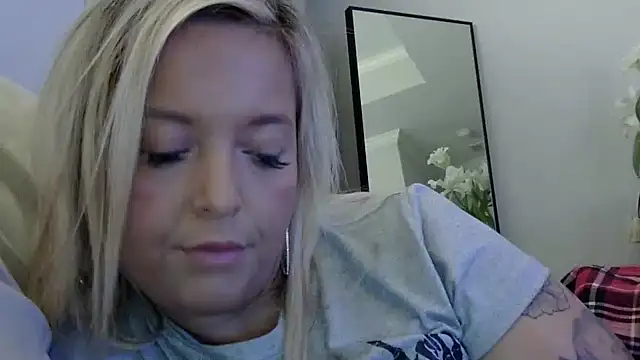 Snapshot of JennaLynn785 chatting on February 2025 04:32:02 AM JennaLynn785 online show from February 2025 04:32:02 AM