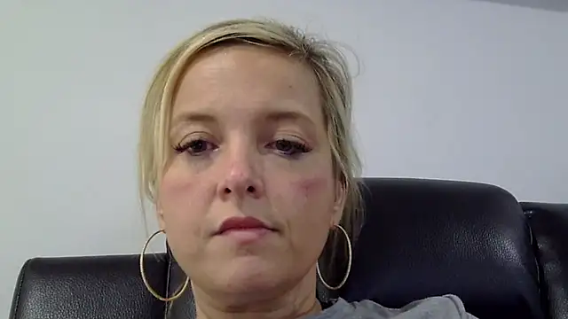 Snapshot of JennaLynn785 chatting on February 2025 06:54:02 PM JennaLynn785 online show from February 2025 06:54:02 PM