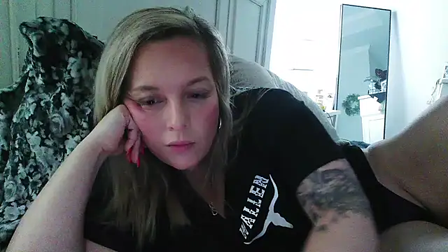 Snapshot of JennaLynn785 chatting on October 2025 04:27:02 PM JennaLynn785 online show from October 2025 04:27:02 PM