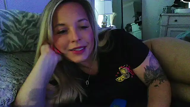 Snapshot of JennaLynn785 chatting on October 2025 09:37:02 PM JennaLynn785 online show from October 2025 09:37:02 PM