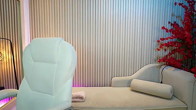 Emma Walkerr  online show from October 2025 07:11:01 PM