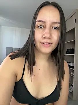 Snapshot of Jullya_x chatting on May 2026 08:06:01 PM Jullya x online show from May 2026 08:06:01 PM