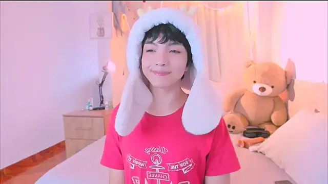 Snapshot of AllanYong18 chatting on October 2025 01:01:02 PM AllanYong18 online show from October 2025 01:01:02 PM