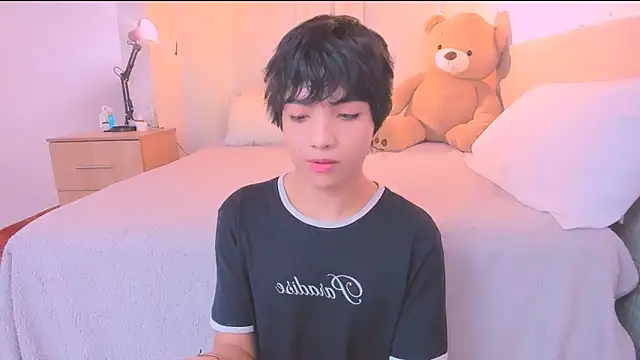 Snapshot of AllanYong18 chatting on October 2025 01:18:02 PM AllanYong18 online show from October 2025 01:18:02 PM