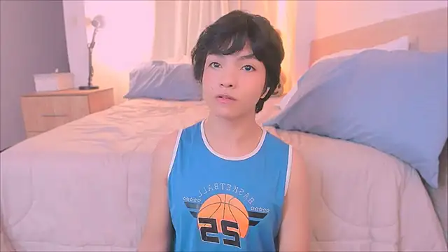 Snapshot of AllanYong18 chatting on December 2025 10:35:01 AM AllanYong18 online show from December 2025 10:35:01 AM